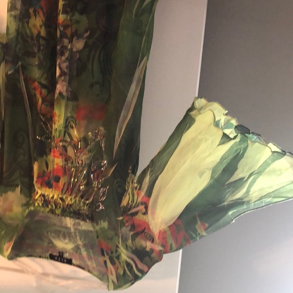 Top - Picture 2 of 4